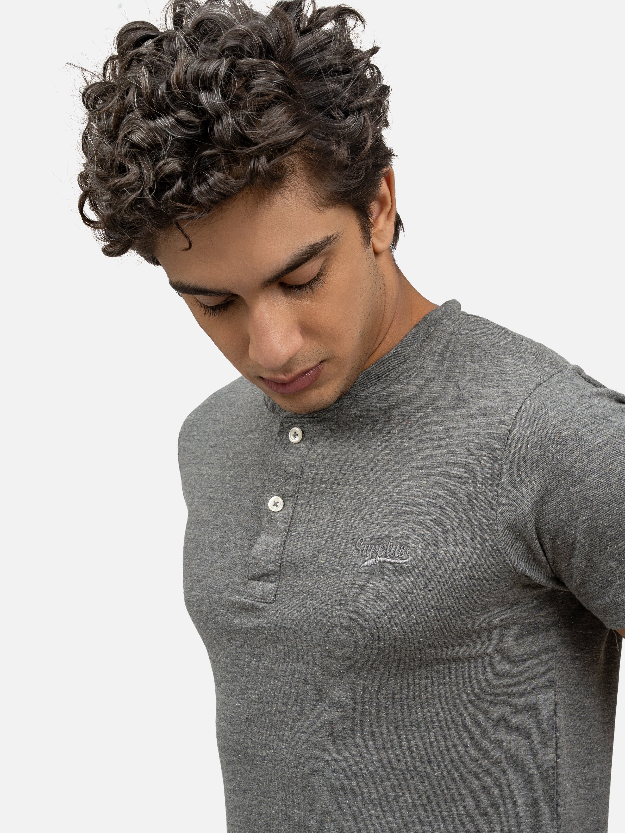 T SHIRT HENLEY NECK GREY